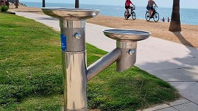 Foto de Pineda de Mar, Barcelona, instala en su paseo martimo fuentes triples inclusivas