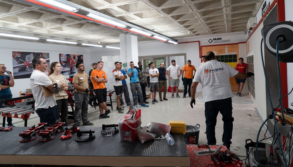 Grupo Rubi apuesta por la formación de los futuros instaladores de cerámica, a partir de varios acuerdos marco con centros formativos... Grupo Rubi apuesta por la formación de los futuros instaladores de cerámica, a partir de varios acuerdos marco con centros formativos...