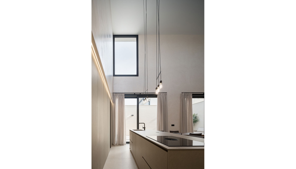 Las ventanas con perfil Elegant ThermoFibra Infinity, de Deceuninck, contribuyen a mejorar la eficiencia energética en las viviendas... Las ventanas con perfil Elegant ThermoFibra Infinity, de Deceuninck, contribuyen a mejorar la eficiencia energética en las viviendas...