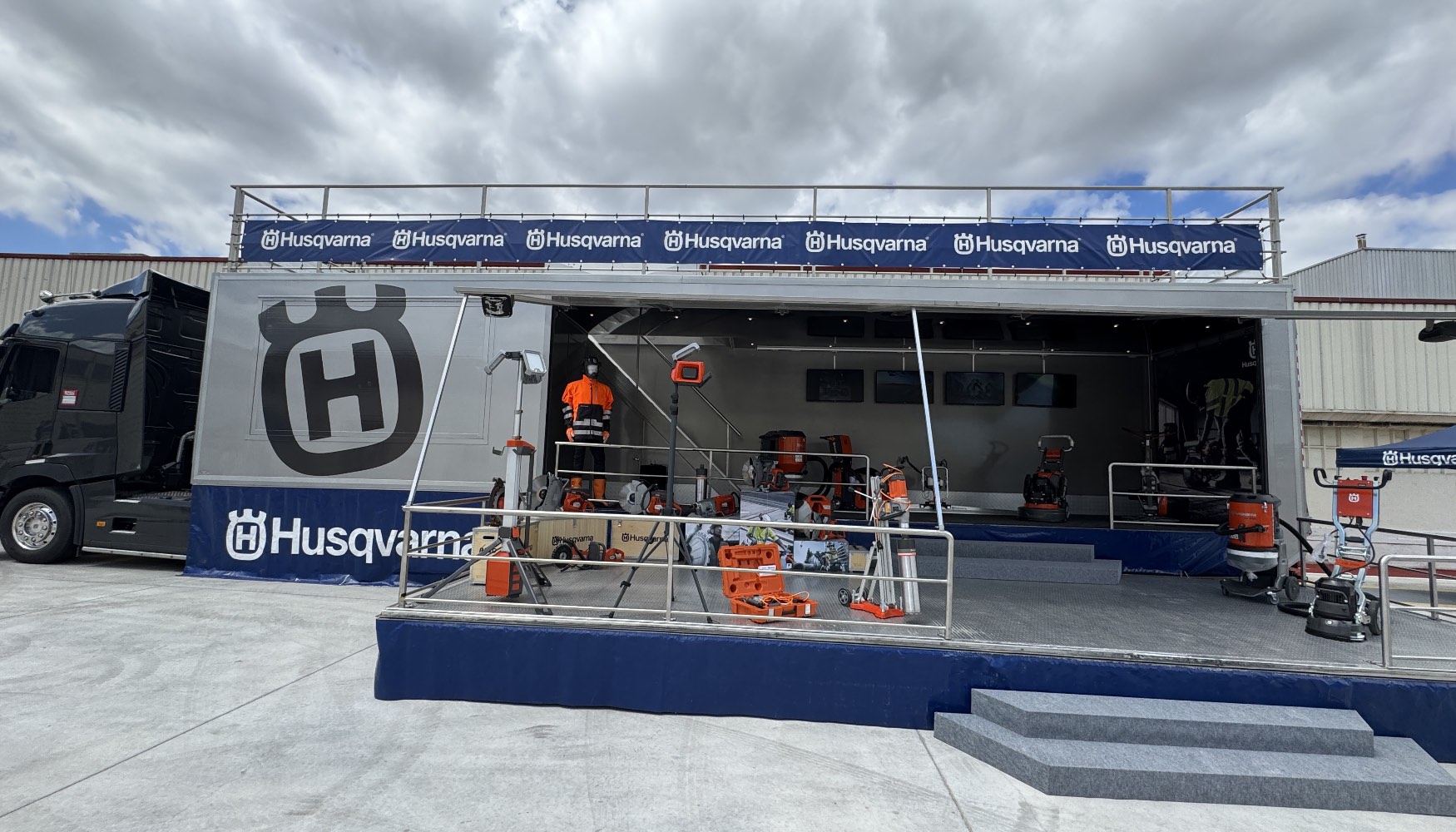 Camión que recorrerá las diez paradas del Tour Iberia 2025 de Husqvarna Construction Camión que recorrerá las diez paradas del Tour Iberia 2025 de Husqvarna Construction