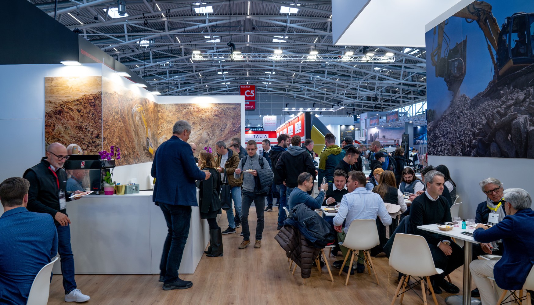 El stand de Simex contó con la asistencia de numerosos profesionales durante toda la semana El stand de Simex contó con la asistencia de numerosos profesionales durante toda la semana