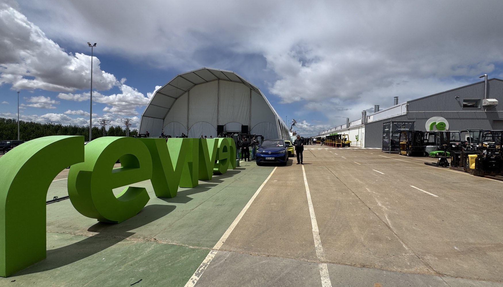 Reviver generará más de 700 empleos en Villamañán... Reviver generará más de 700 empleos en Villamañán...
